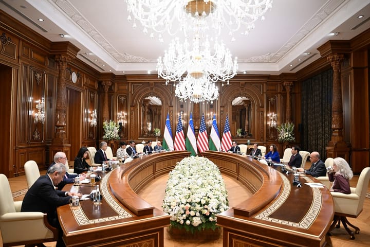 Узбекистан и США подписали 54 соглашения на $12 млрд